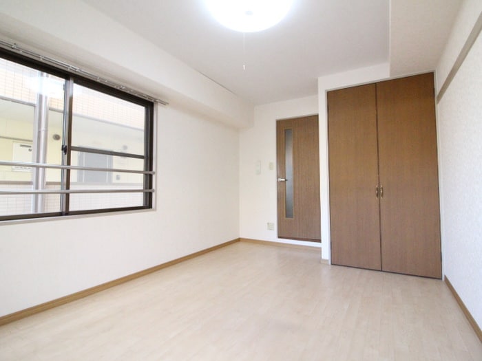 ヤマゼンロイヤルパレスの物件内観写真