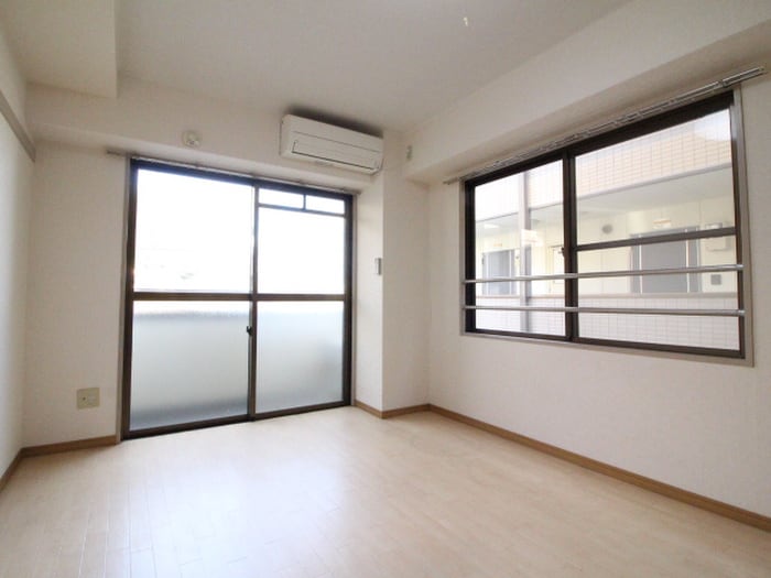 ヤマゼンロイヤルパレスの物件内観写真