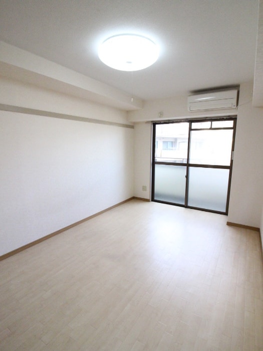 ヤマゼンロイヤルパレスの物件内観写真