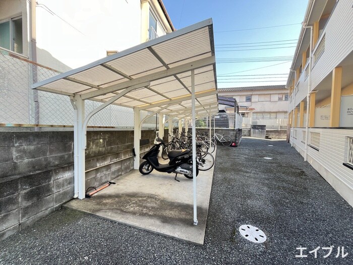 レジデンスセンジュAの物件外観写真