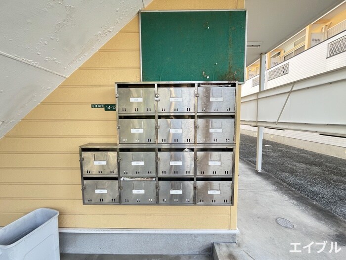 レジデンスセンジュAの物件外観写真