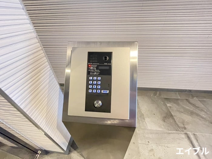 エイティ・イーストの物件外観写真