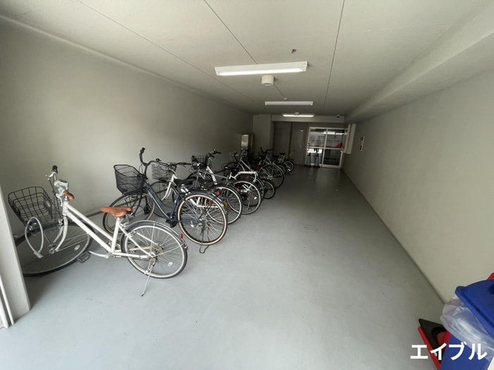 エイティ・イーストの物件外観写真