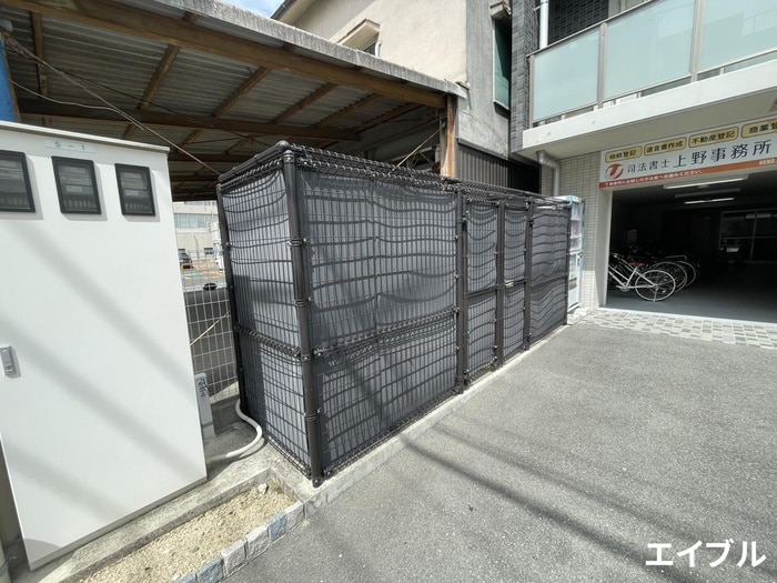 エイティ・イーストの物件外観写真