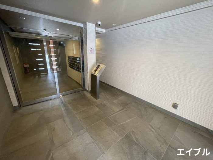 エイティ・イーストの物件外観写真