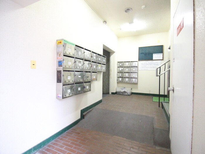 サンいずみビルの物件外観写真