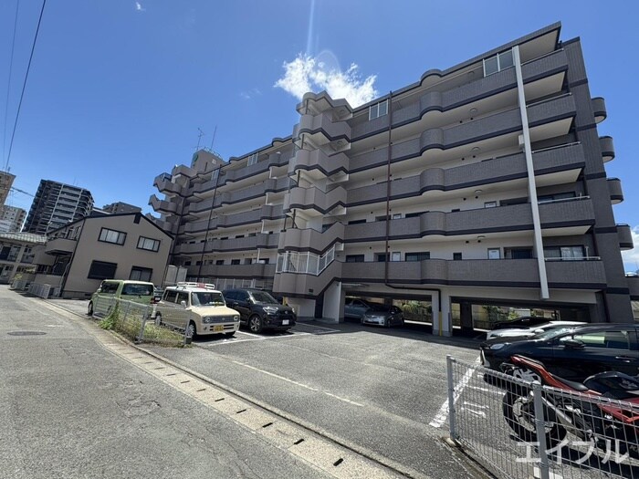 ロイヤルクロ－バ－の物件外観写真