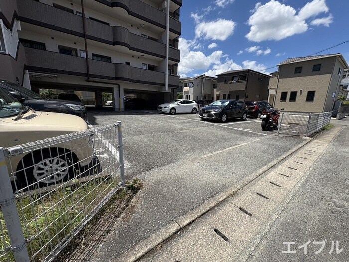 ロイヤルクロ－バ－の物件外観写真