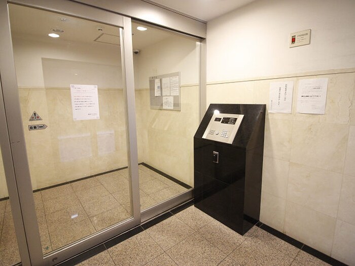 リ－ド室町の物件外観写真