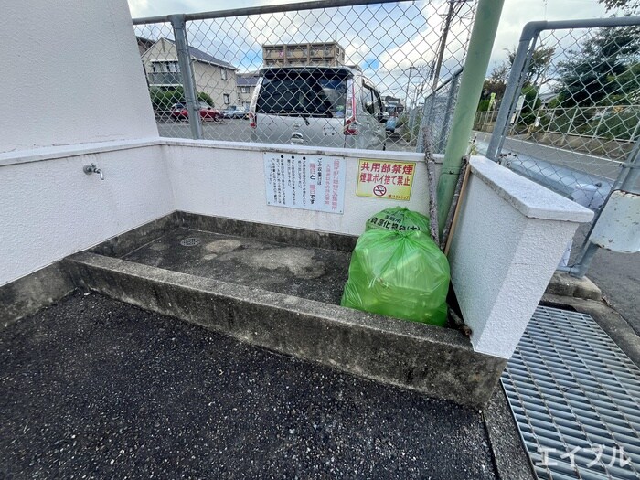 三角コーポの物件外観写真