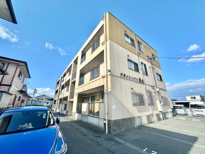 グランドハイツ垣生の物件外観写真