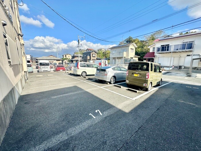 グランドハイツ垣生の物件外観写真