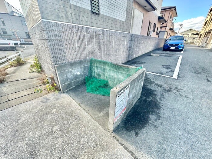 グランドハイツ垣生の物件外観写真