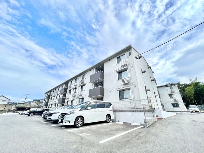 イオメール折尾B棟の物件外観写真