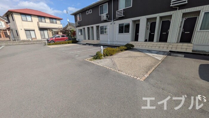 クリエイティブ　Ｂ棟の物件外観写真