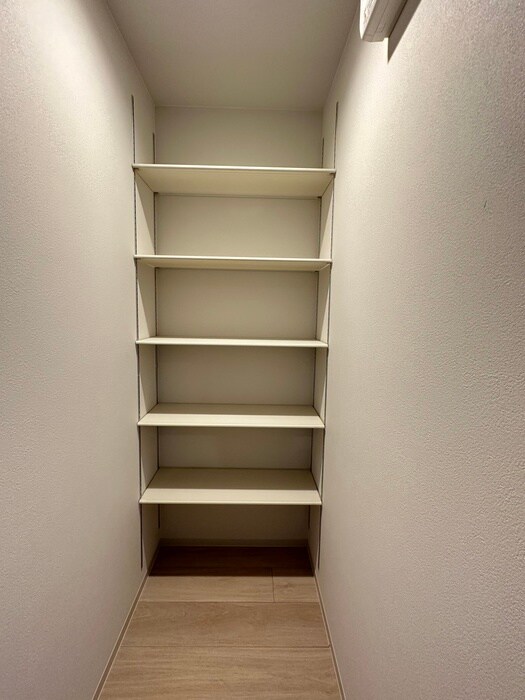 アルファスクエア学園前の物件内観写真