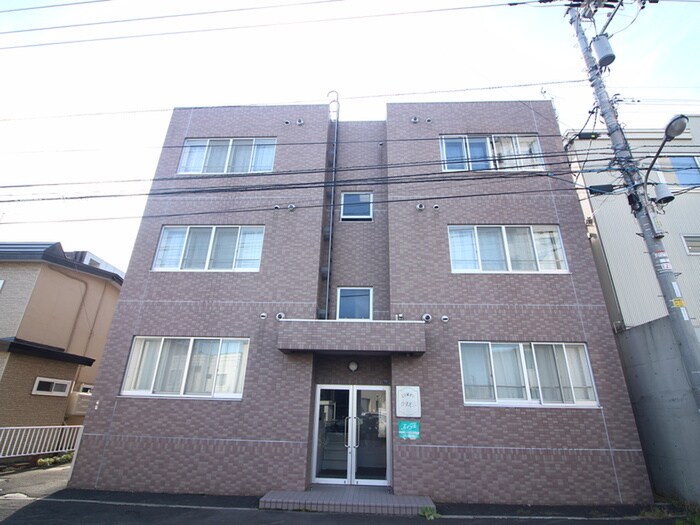 CORPOｸﾘｵﾈの物件外観写真