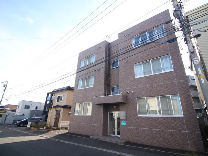 CORPOｸﾘｵﾈの物件外観写真