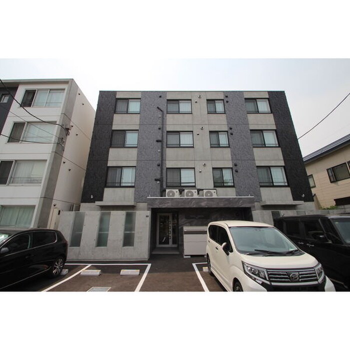 White spanker南郷7丁目の物件外観写真