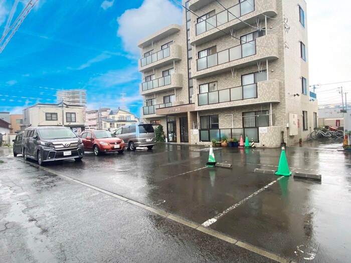 ヤマネＢＬＤの物件外観写真