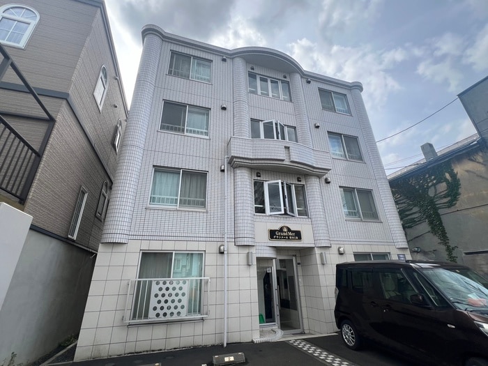 グランメ－ル菊水１条の物件外観写真