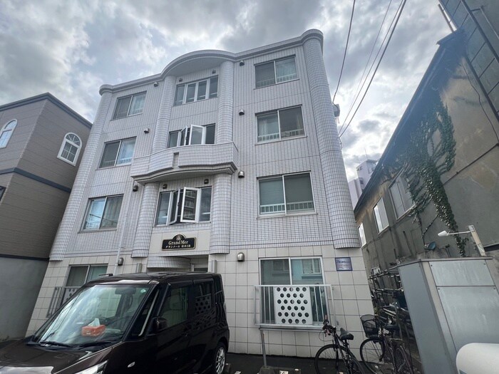 グランメ－ル菊水１条の物件外観写真