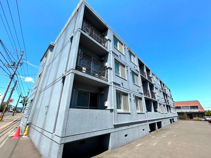 House of LIZA 平岸壱番館の物件外観写真