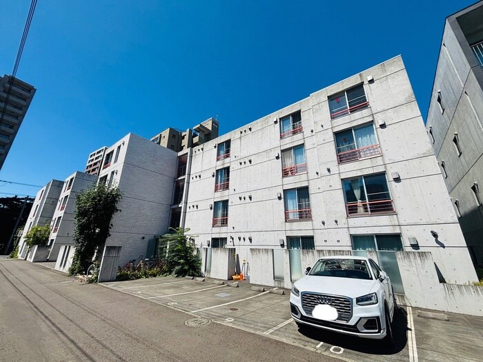 ＭＯＤＵＬＯＲ南円山の物件外観写真