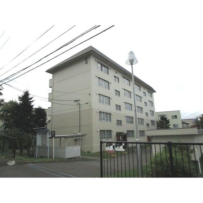 札幌西月寒団地5号棟の物件外観写真