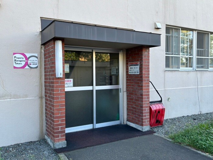 札幌西月寒団地5号棟の物件外観写真