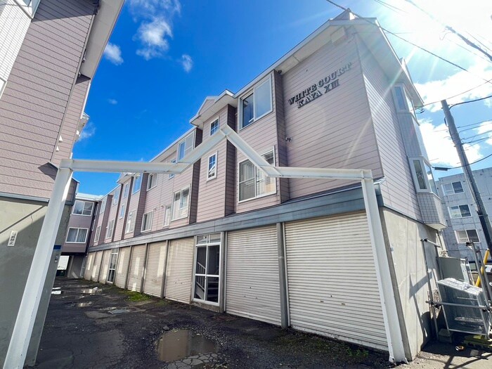 ホワイトコ－トカヤ１３の物件外観写真