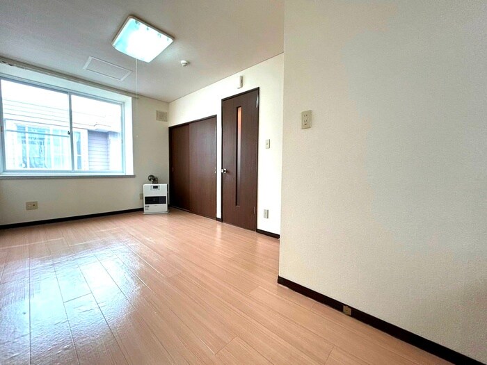 ホワイトコ－トカヤ１３の物件内観写真