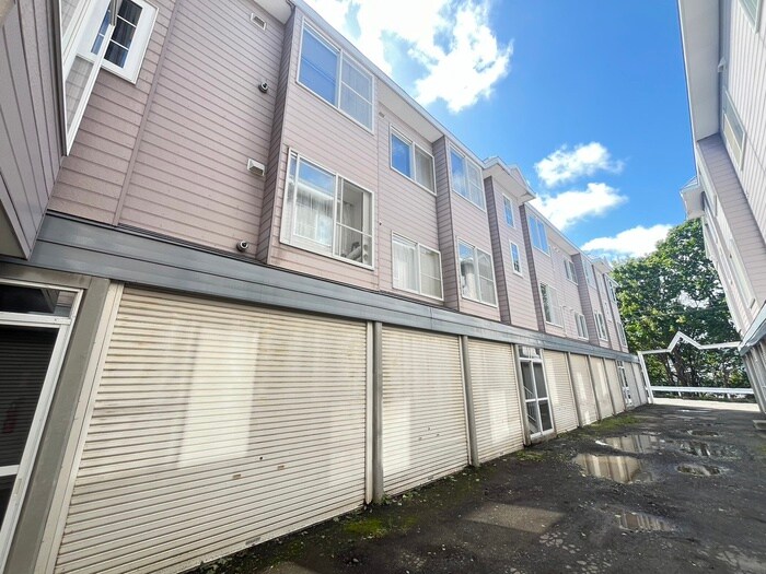 ホワイトコ－トカヤ１３の物件外観写真