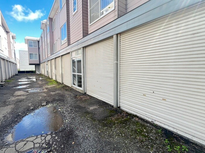 ホワイトコ－トカヤ１３の物件外観写真