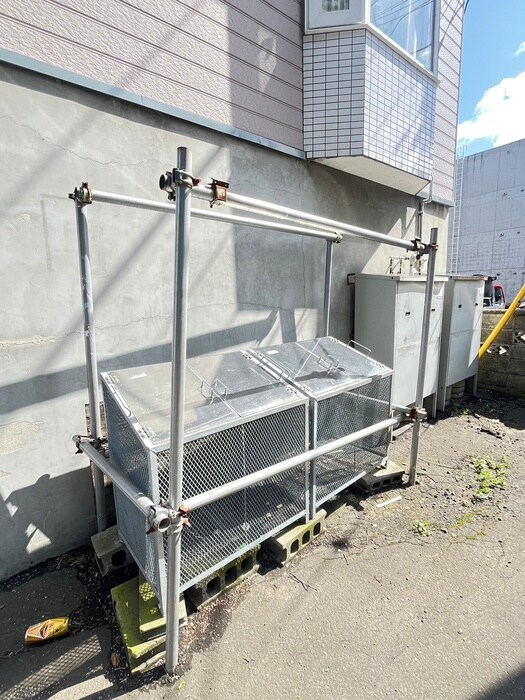 ホワイトコ－トカヤ１３の物件外観写真