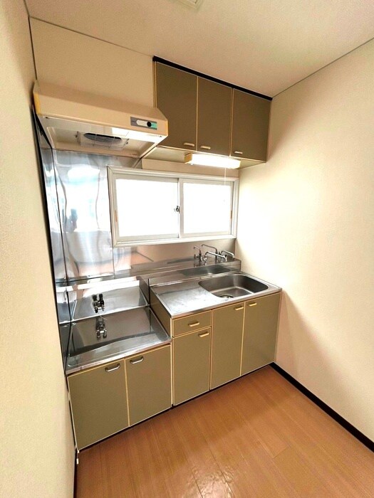 ホワイトコ－トカヤ１３の物件内観写真