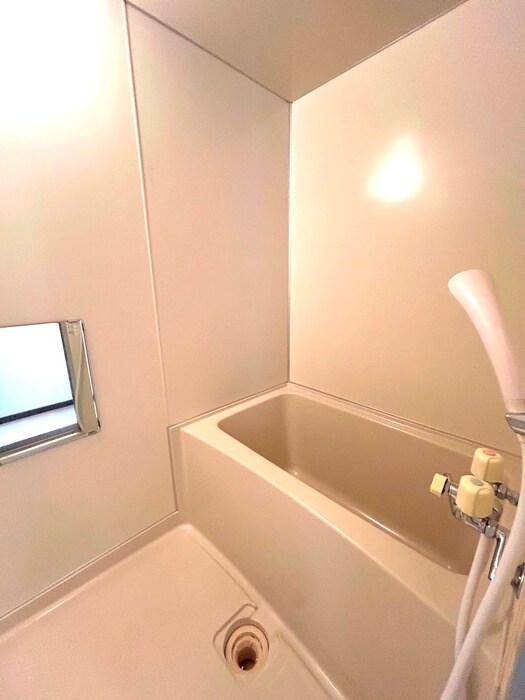 ホワイトコ－トカヤ１３の物件内観写真