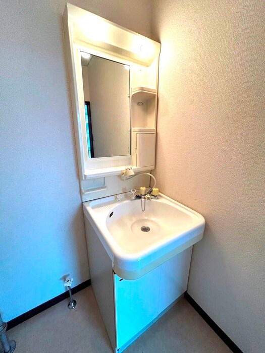 ホワイトコ－トカヤ１３の物件内観写真