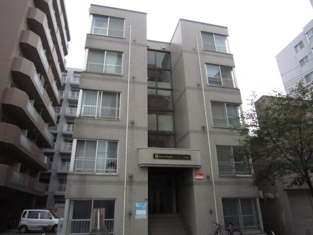 ローヤルハイツ本郷通6の物件外観写真