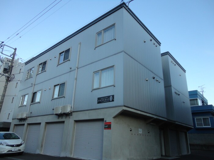 Ｗｅｓｔ　Ｃｏｕｒｔ　Ｂの物件外観写真