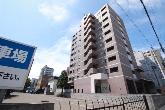 モデナ山鼻の物件外観写真