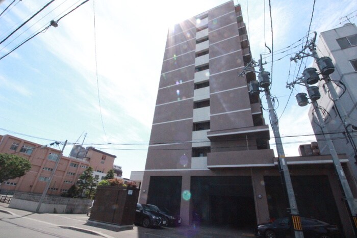 モデナ山鼻の物件外観写真