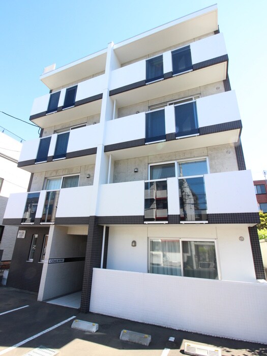 コムズ南平岸の物件外観写真