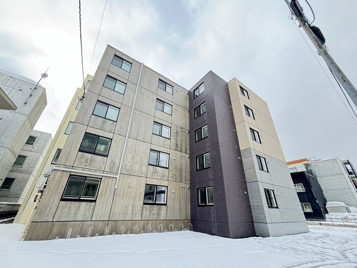 レブニーズ ザ･レジデンス宮の森の物件外観写真