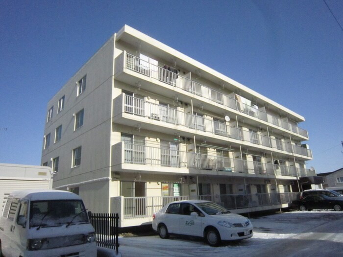 上野マンションの物件外観写真