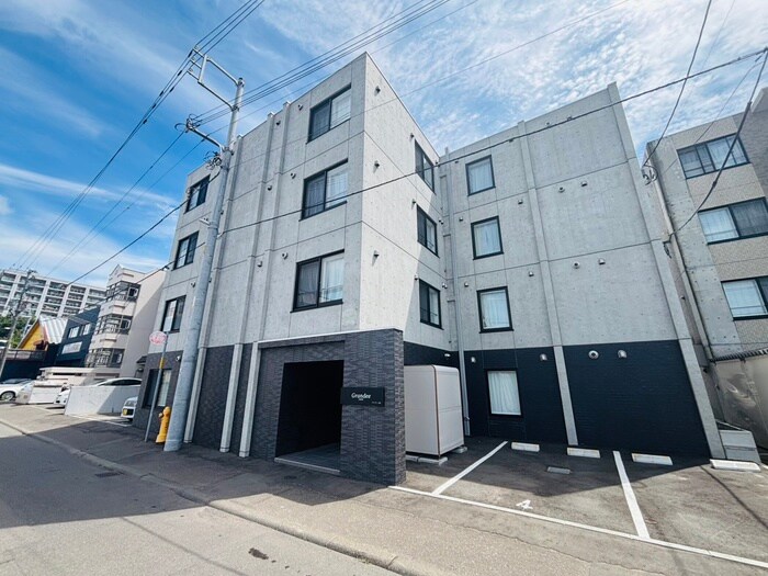 Grandee桑園の物件外観写真