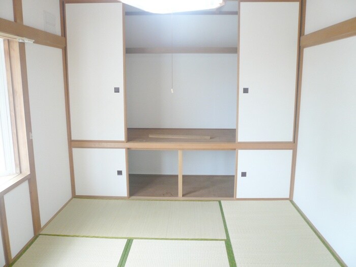 ロイヤルハイツＥの物件内観写真