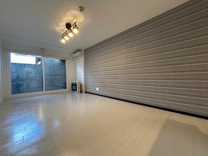 ミカ－サ学園前の物件内観写真