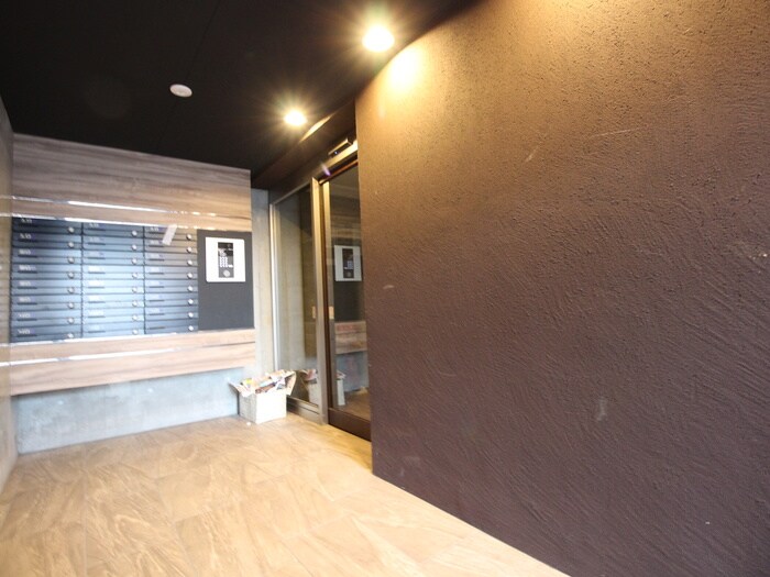 ミカ－サ学園前の物件外観写真