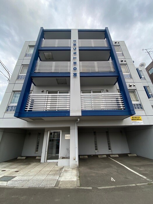 モンタ－ニュレ－ヴの物件外観写真